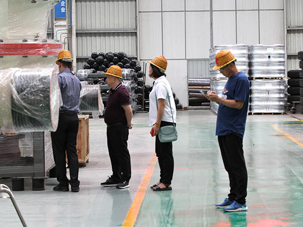 客户来厂参观考察