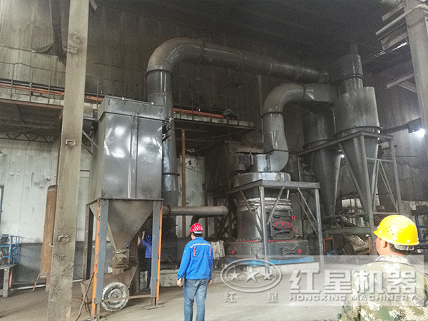 在现场的雷蒙磨粉机 在现场的雷蒙磨粉机
